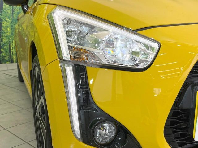 【LEDヘッドライト】悪天候や夜間走行時も良好な視界を確保し安心して運転できる高輝度LEDヘッドライトを装備！点灯速度が早く、消費電力も抑えられています。
