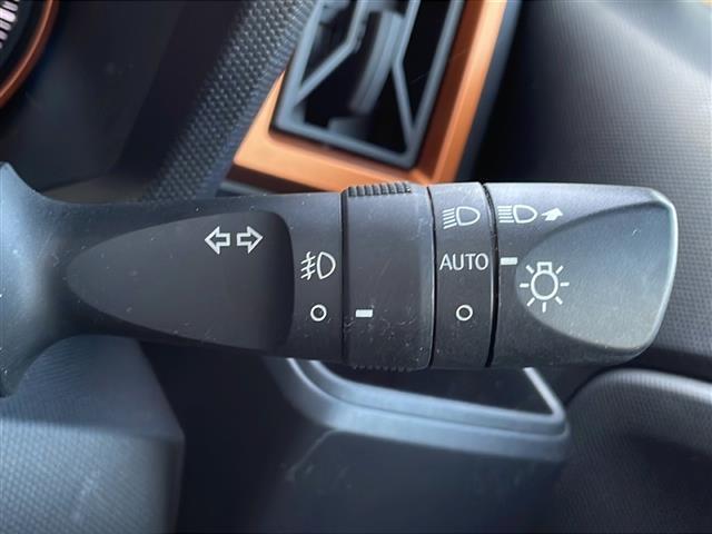 【　オートライト　】オートライトなのでライトの点け忘れを気にすることなく運転が出来ます♪