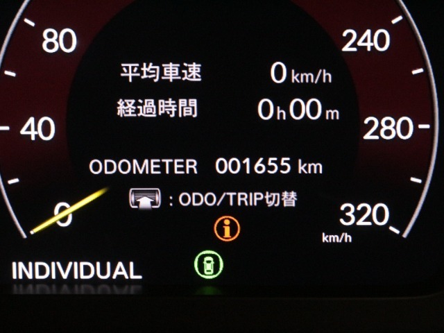 ＋Rモードで切り替わる専用のメーター表示では、シビアなサーキット走行下でドライバーが瞬時に必要な情報を認知するために、各コンポーネントがレイアウトされている♪