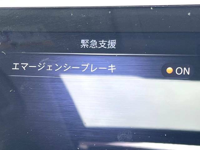 【エマージェンシーブレーキ】走行中に前方の車両等を認識し、衝突しそうな時は警報とブレーキで衝突回避と被害軽減をアシスト。より安全にドライブをお楽しみいただけます。