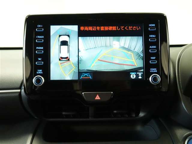 パノラミックビューモニター付きです。車両を上から見たような映像をディスプレイオーディオ画面に表示。運転席からの目視だけでは見にくい、車両周辺の状況をリアルタイムでしっかり確認できます。