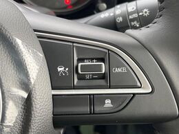 【アダプティブクルーズコントロール】高速道路での長距離走行が楽に！！自動で速度を保つクルーズコントロールが、衝突軽減システムと連携し、前方の車両を感知して車間を保つように速度調節してくれます！！