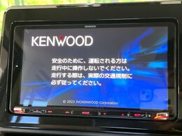 【大画面ナビ】人気の大型9インチナビを装備。存在感のある大画面はインパクト大！ナビ利用時のマップ表示は見やすく、テレビやDVDは臨場感がアップ！いつものドライブがグッと楽しくなります♪