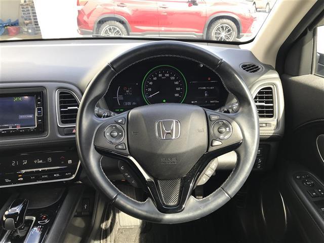 【ステアリング】軽い力で扱いやすいハンドルです。目立つ傷やスレなどなく綺麗な状態です！除菌プランいれていただくとさらに快適に！清潔なお車はお子様にも安心ですね！