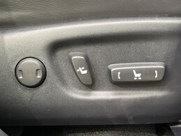 【パワーシート】スイッチ一つで簡単にシートの微調整が可能！電動だから力もいりません！快適なシートポジションにセットして、快適なドライブをお楽しみください。
