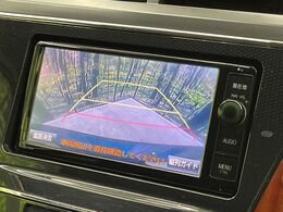 【メーカー純正ナビ】インテリアに溶け込むスタイリッシュな「専用設計」メーカーナビを装備♪視認性や操作性など基本性能にも優れ、より上質なカーライフをお楽しみいただけます。