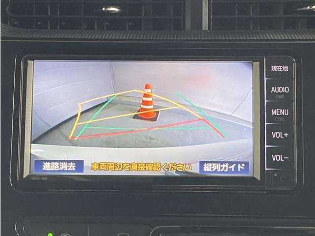 バックモニターガイド付きです！バックする際に後方の様子をカーナビのモニター上に表示してくれます。運転席にいながら、後方が確認できるのでバックや駐車がスムーズに行えます。