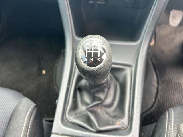 5MT車！。爽快なドライブをお楽しみ下さい。