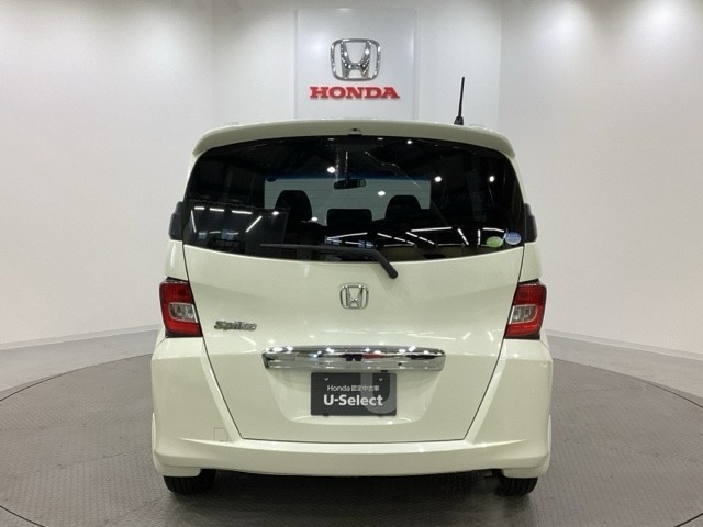 Honda認定中古車 U-Selectは3つの安心をお約束します。　1　Hondaのプロが整備した安心。 2　第三者機関がチェックした安心。　3　購入後もHondaが保証する安心。