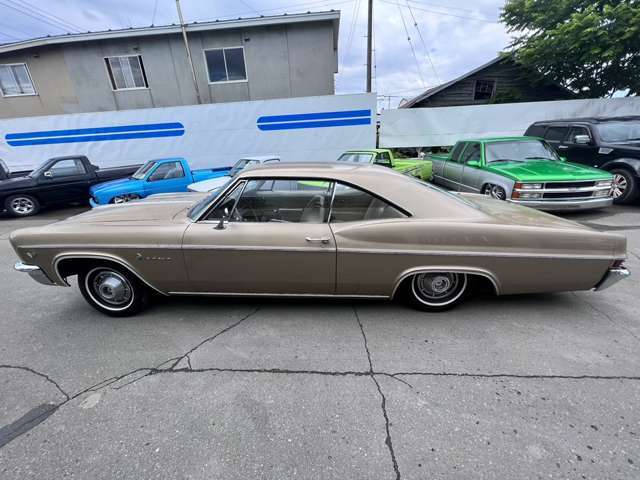フロントのみ車高を上げている写真です！ワイヤーはいてもOK！ドロップスピンドル等を入れて大口径ホイールもOK！このままでもOK！変化自在な贅沢な1台です！