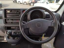 【パワーステアリング】基本装備の1つでハンドルを軽い力で操作可能☆特に低速時や駐車時にハンドルが軽くなり、運転の負担が軽減されます。