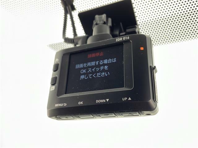 【ドライブレコーダー】映像・音声などの運転中の記録を残します。事故などを起こした起こされた時の証拠になりえますので、もしも時でも安心ですね。