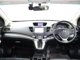 操作性に優れた運転席となります！小物入れや各ボタンの配置にこだわり、使いやすいです！座り心地もよく視認性も良好なのでロングドライブもお任せ下さい！