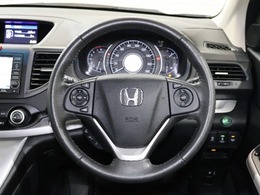 クルーズコントロールが装備されており、速度設定をするだけで一定の速度で自動走行が可能！！一定速度の走行なので燃費の向上やアクセルペダルを踏む必要が無いので長距離ドライブが快適になります！！