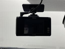 【バックミラー】大きくて見やすいので、後方を見るときも安心です！