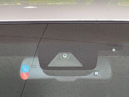 【トヨタセーフティセンス】走行中に前方の車両等を認識し、衝突しそうな時は警報とブレーキで衝突回避と被害軽減をアシスト。より安全にドライブをお楽しみいただけます。