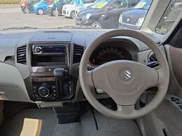 【パワーステアリング】基本装備の1つでハンドルを軽い力で操作可能☆特に低速時や駐車時にハンドルが軽くなり、運転の負担が軽減されます。