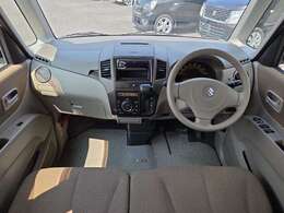 運転しやすいインパネ周りです。見やすいレイアウトで快適なドライブをサポート☆