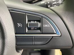 【クルーズコントロール】高速道路もラクラク走行。アクセルを離しても一定速度で走行ができ、長距離運転時の負担を軽減！加速・減速も簡単なスイッチ操作で調整できます。