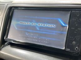 【純正ナビ】人気の純正ナビを装備しております。ナビの使いやすさはもちろん、オーディオ機能も充実！キャンプや旅行はもちろん、通勤や買い物など普段のドライブも楽しくなるはず♪