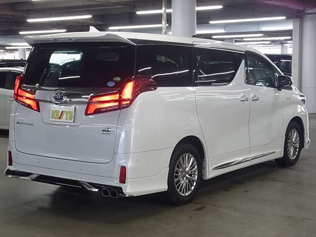 自社陸運局指定工場完備！国家資格車検検査員資格を持った整備士による整備。走行に関係のない所も不具合箇所があれば修理してお渡しいたします。