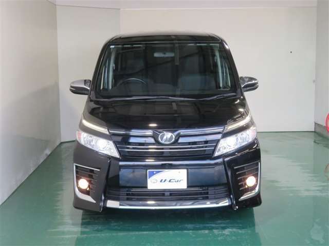 明度の高いLEDヘッドライトで、夜間の運転も安心です。