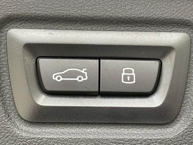 高級車にはお馴染みの【電動リアゲート】搭載。