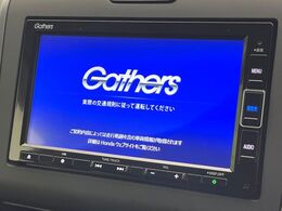 【純正ナビ】人気の純正ナビを装備しております。ナビの使いやすさはもちろん、オーディオ機能も充実！キャンプや旅行はもちろん、通勤や買い物など普段のドライブも楽しくなるはず♪