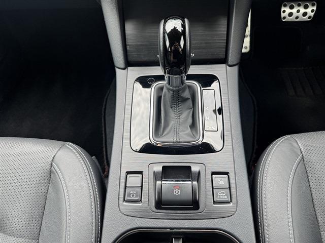 アイサイト・ダイアトーンナビ・フルセグ・F＆S＆Bカメラ・CarPlay・ETC・黒革シート・シートヒーター・ステアヒーター・パワーバックドア・リアCソナー・BSM・ステアシフト・18AW