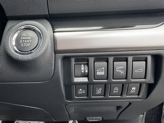 アイサイト・ダイアトーンナビ・フルセグ・F＆S＆Bカメラ・CarPlay・ETC・黒革シート・シートヒーター・ステアヒーター・パワーバックドア・リアCソナー・BSM・ステアシフト・18AW