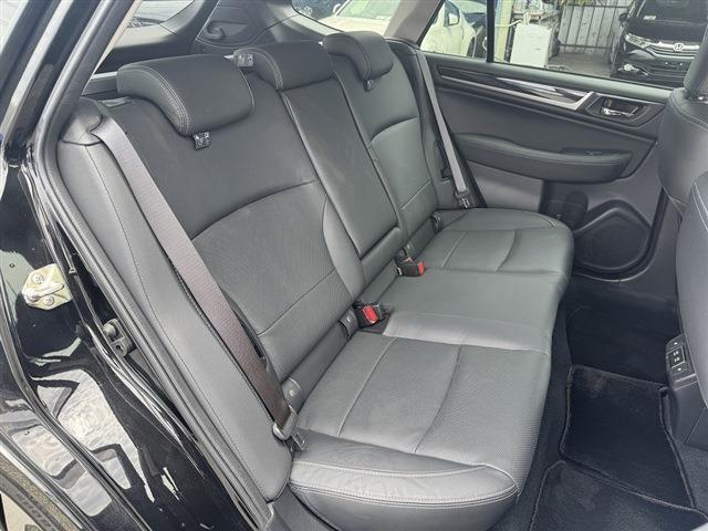 アイサイト・ダイアトーンナビ・フルセグ・F＆S＆Bカメラ・CarPlay・ETC・黒革シート・シートヒーター・ステアヒーター・パワーバックドア・リアCソナー・BSM・ステアシフト・18AW