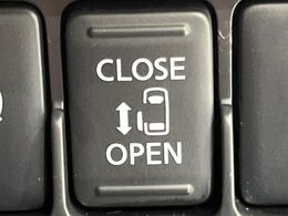 【パワースライドドア】スマートキーや運転席のスイッチでスライドドアの開閉が可能♪電動だから力を入れてドアを開ける必要が無く、小さいお子様でも、重い荷物を持っている時もラクに開け閉めできます♪