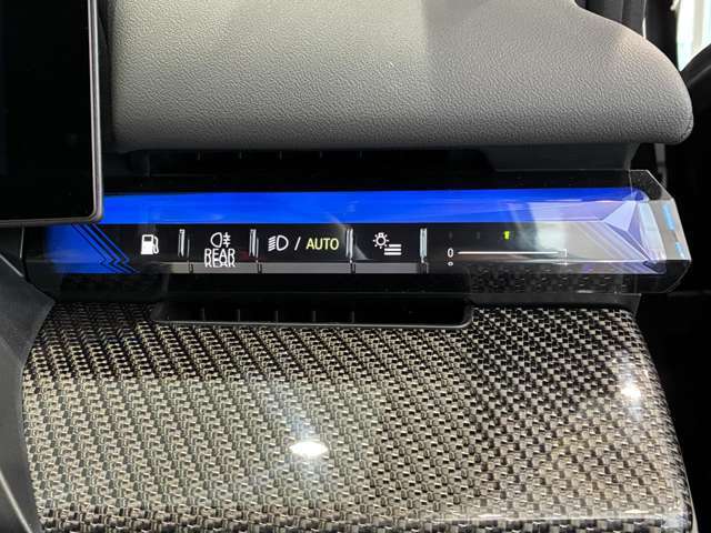 LEDライトは太陽光の特性に近く優れた視認性を発揮します。光軸調整も自動で行います。