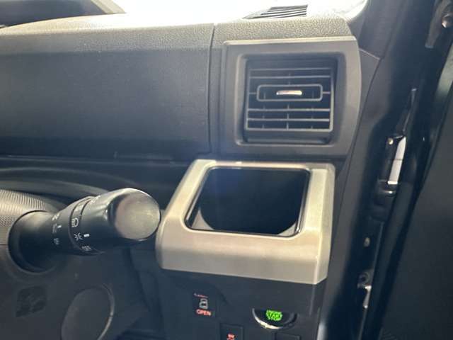 車の中で飲み物を置くスペースがあるととっても便利ですね♪