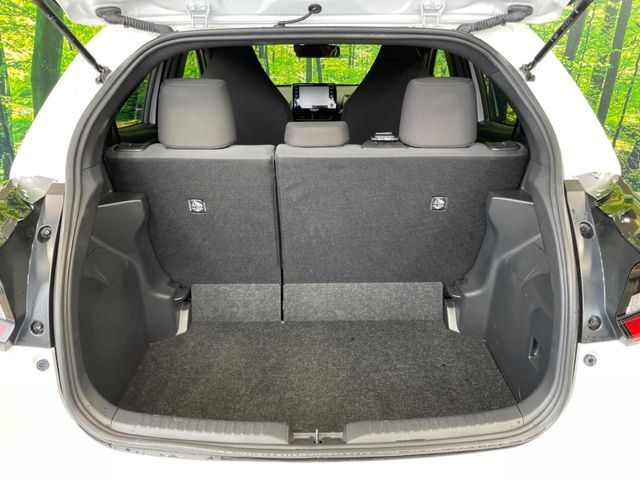 普段のお買い物や通勤、送迎等に十分な荷室スペースを確保しております。セカンドシートを倒すと、大きな荷物の積載も可能です♪