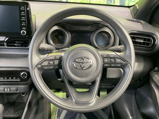インテリアに合わせたデザインのステアリングは、運転される方のことも考え、運転しやすい形状、大きさです。是非一度、実際に触ってお確かめください。