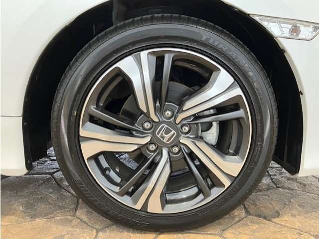 アルミホイール装着車です♪燃費性能の向上につながります