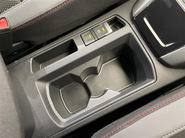 【ドリンクホルダー】長時間のドライブを快適に過ごすために、必須の車内アイテムと言えるでしょう