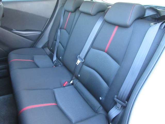 【車内清掃】お客様に気持ちよく見て頂けるよう展示車両は常に綺麗に仕上げております！