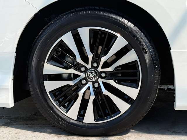 納車前には外装・内装共に徹底的にクリーニングしてお渡ししたします！少しでもお客様が当店で買ってよかったと思っていただけるように心がけております。