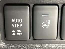 【電動サイドステップ】車高の高いお車でも、これがあれば小さいお子様の乗り降りも楽々♪スライドドアと連動して作動する為、煩わしい操作は不要です！
