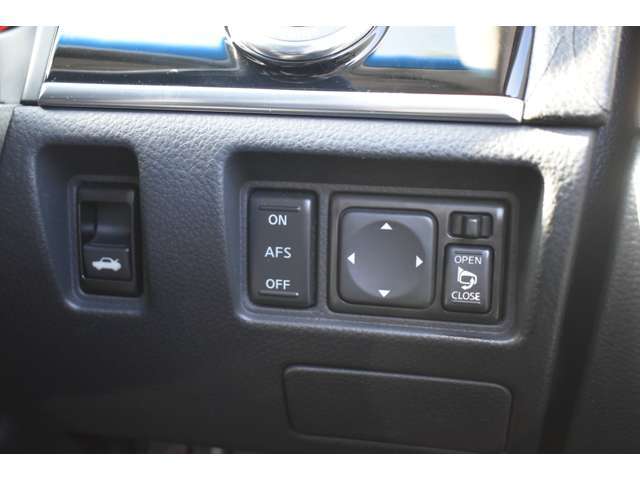 電動格納式ドアミラー付き