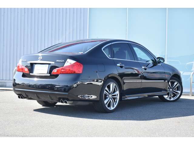 人気のフーガが入庫しました！是非現車を見にご来店ください。