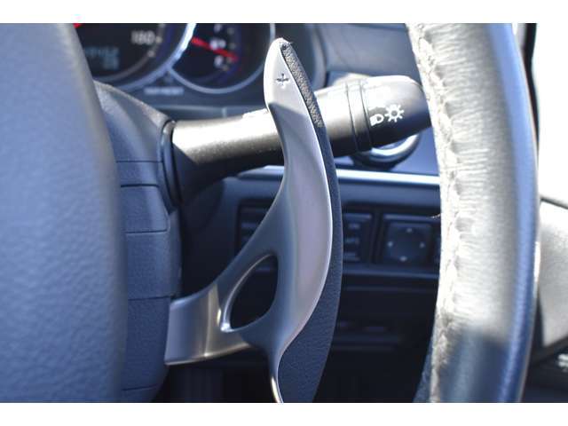 パドルシフト搭載でハンドルから手を離さずにシフトチェンジが可能です