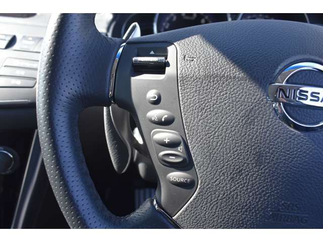 ハンドルから手を離さずにオーディオの操作ができるステアリングスイッチ！