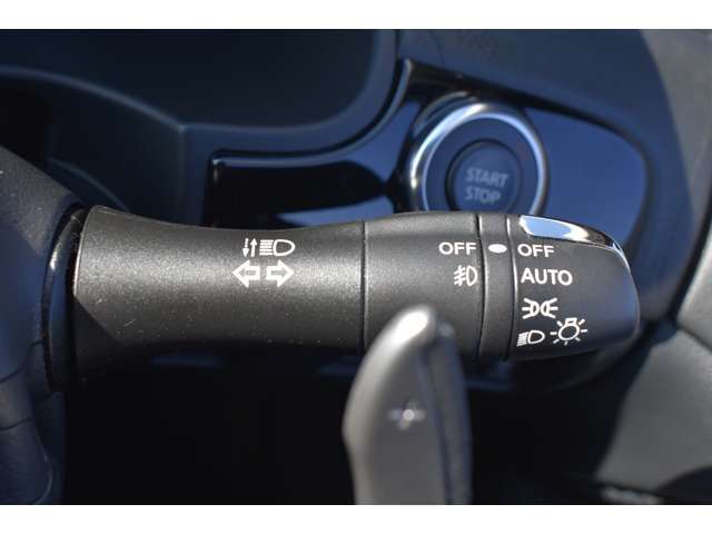 オートライトで周辺の明るさを検知して自動で点灯・消灯してくれます。