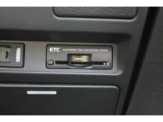 今では必需品のETCもパネルデザインにフィットするビルトインタイプなので、見た目もスッキリとしています