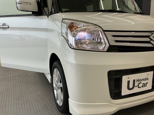 HIDヘッドライトです！明るさが最大の特徴で照射範囲の広さにも定評が有り、色味のパターンの多さ、照射範囲が広く、見え易いのもメリットです！