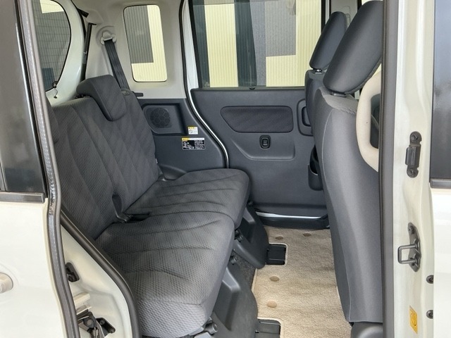 リアシートも広々としていて、座りやすいです。