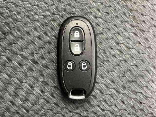 スマートキーです！ドアの施錠・解錠・エンジンの始動がスムーズで大変便利です！